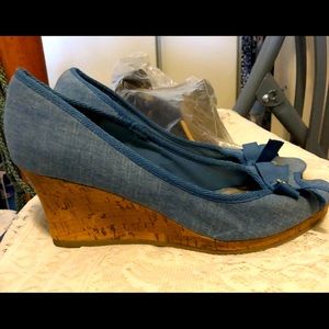 WEDGE SHOES